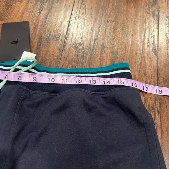 Fabletics The Lafayette Shorts size M NWT classic navy perfect for training - Picture 9 of 11